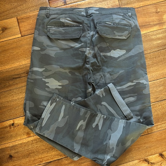 Wit & Wisdom size 14 Camo  pants - Picture 7 of 9